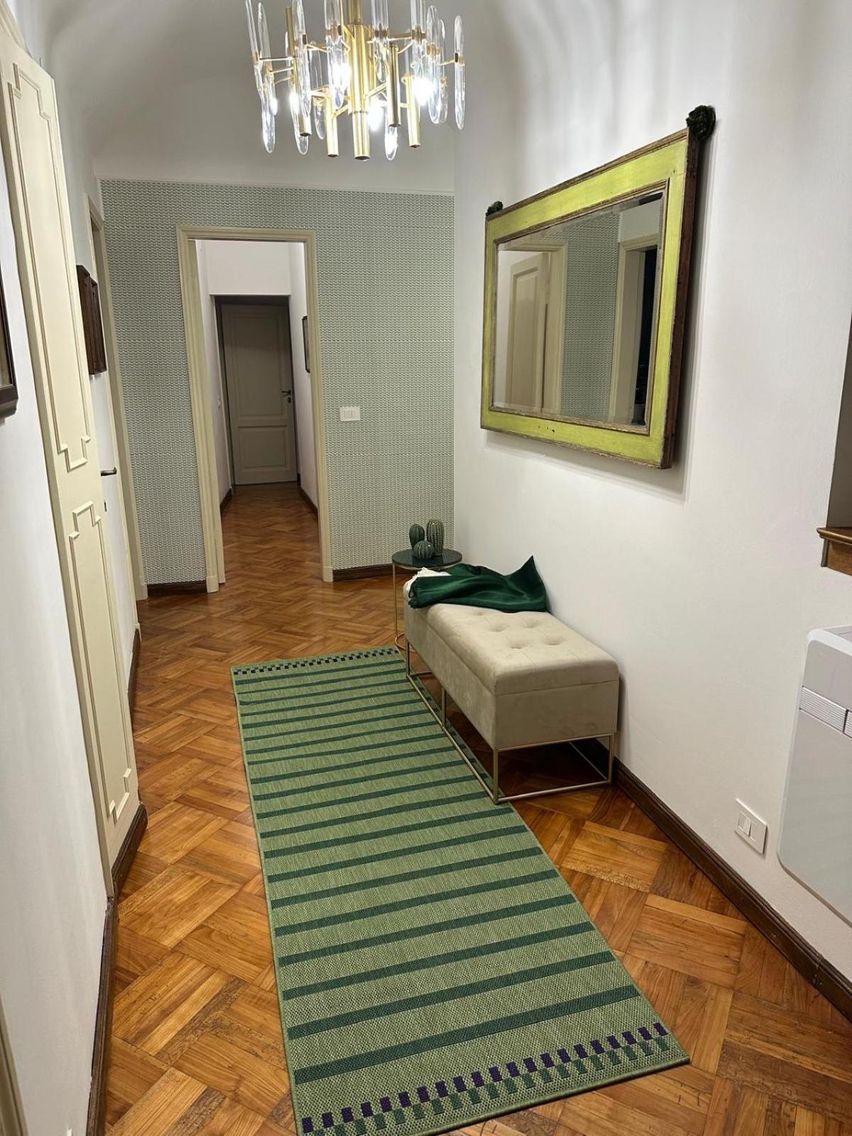 Elegant In A Historic Building, Just A Few Steps From The Duomo