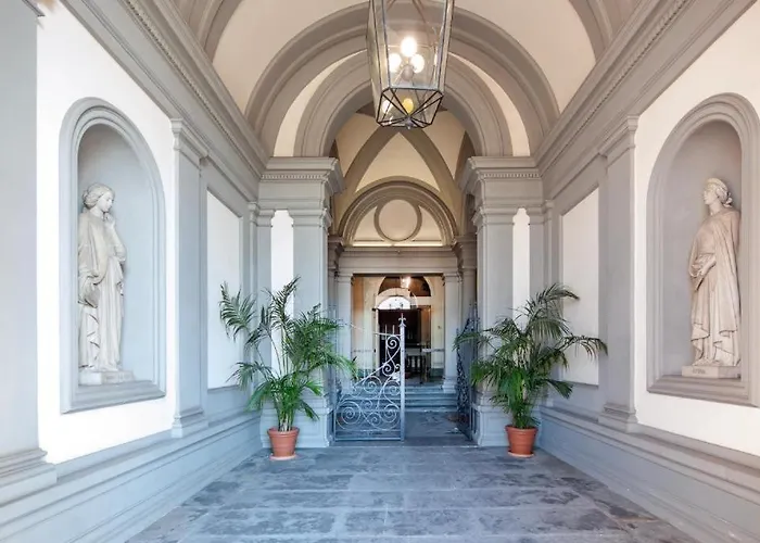 Elegant Apartment In A Historic Building, Just A Few Steps From The Duomo