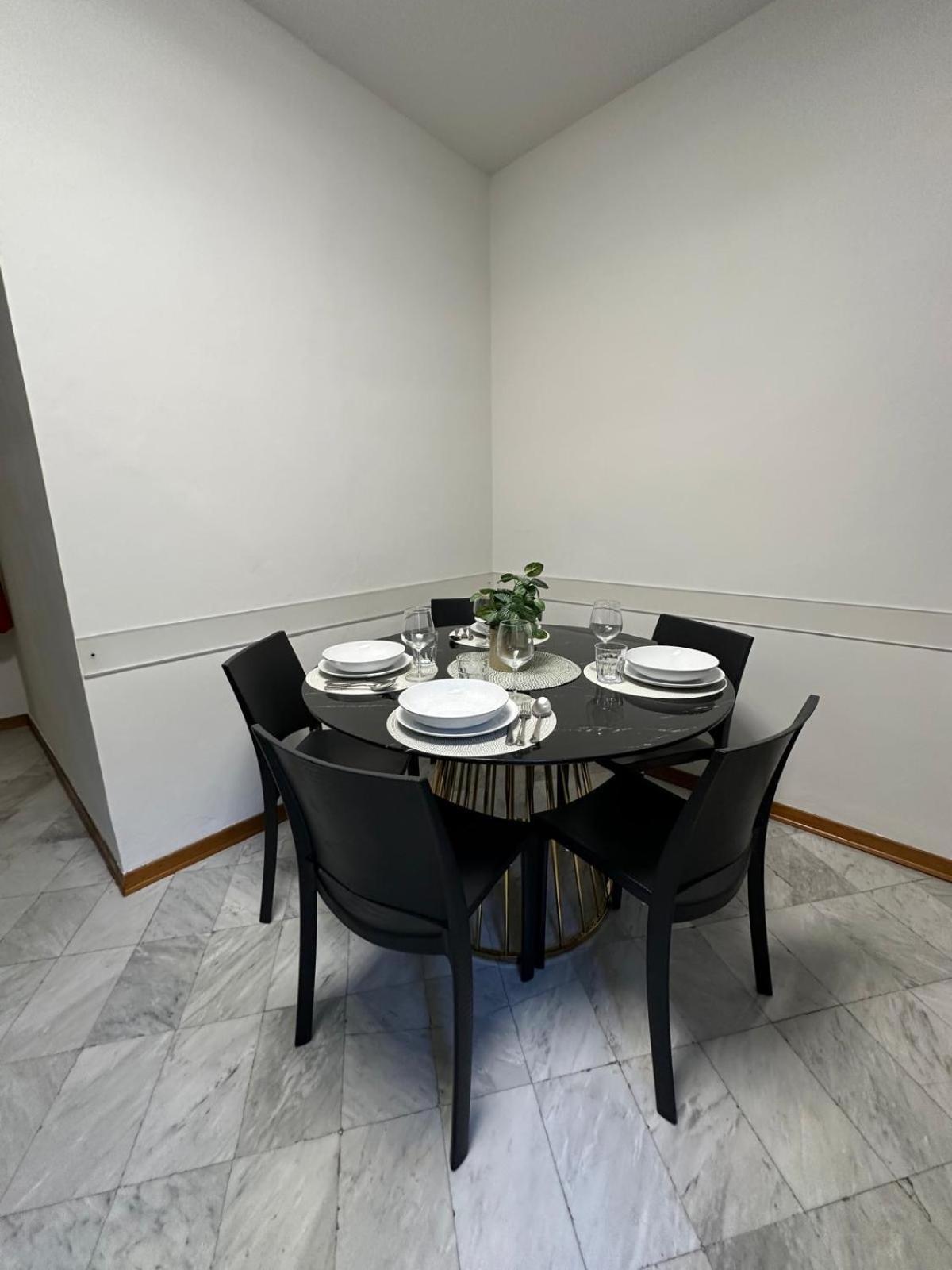 Elegant In A Historic Building, Just A Few Steps From The Duomo Apartamento *
