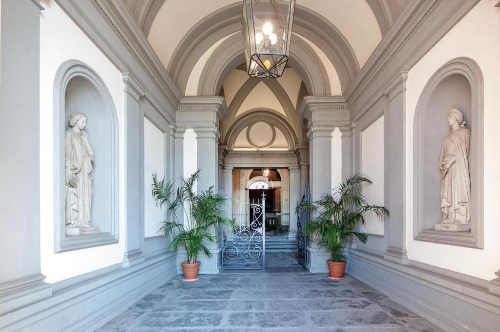 Elegant In A Historic Building, Just A Few Steps From The Duomo